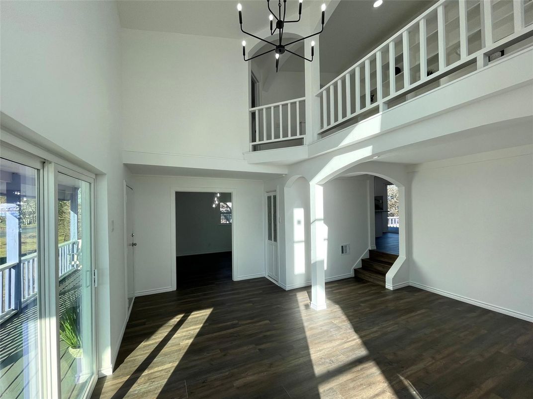 Interior, Pendant Lights, Wood Texture Flooring