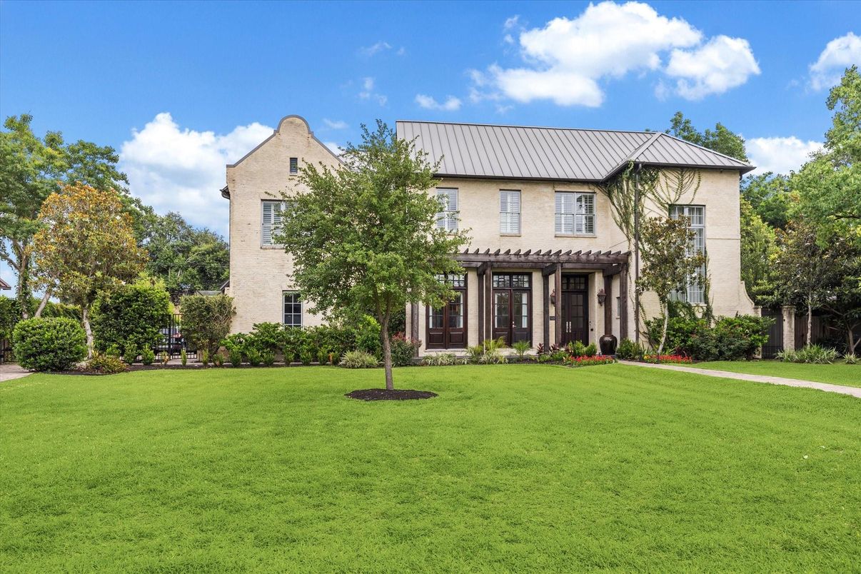 Backyard, Exterior, Facade, French Provincial