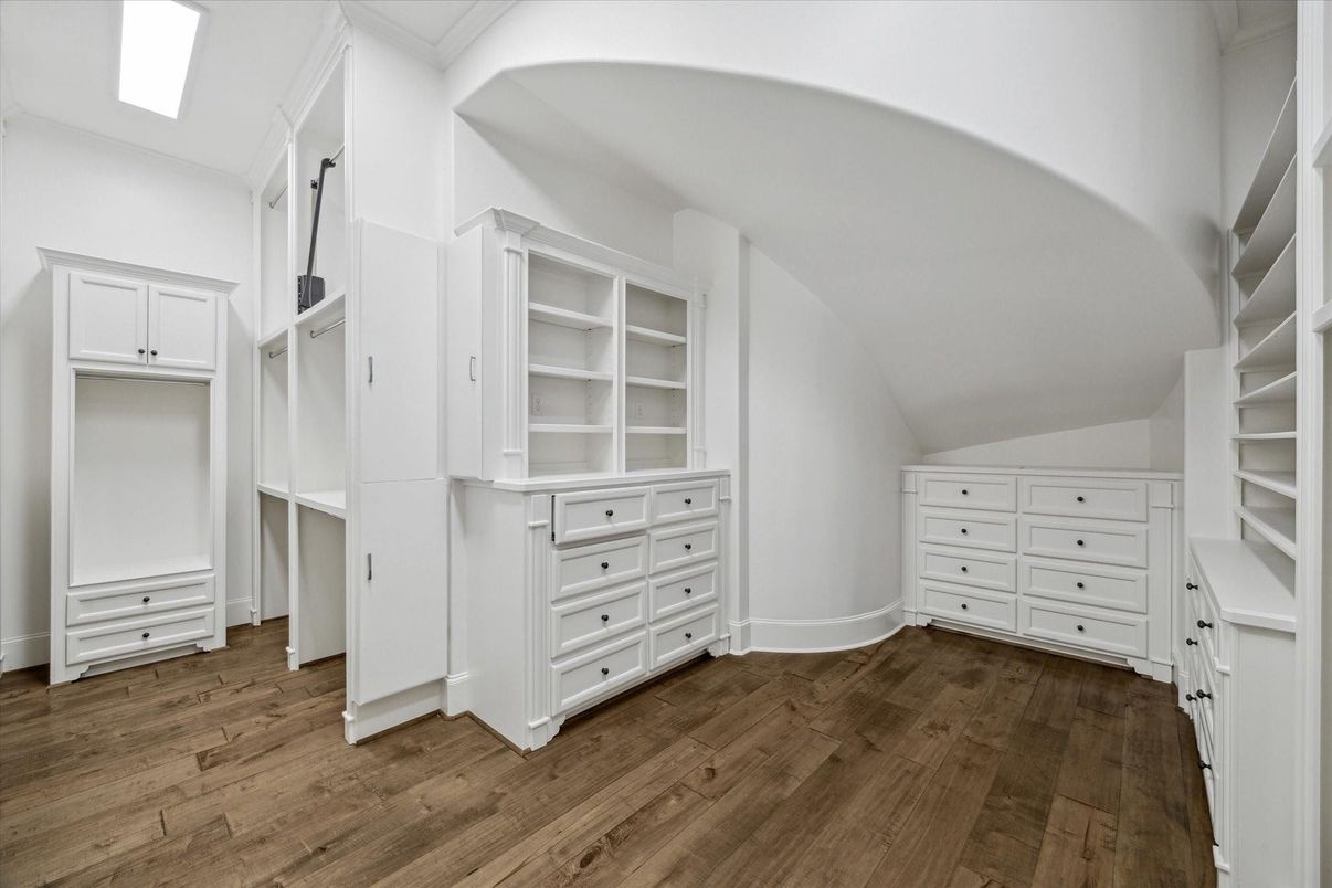 Interior, Walk-in Closets, Wood Texture Flooring