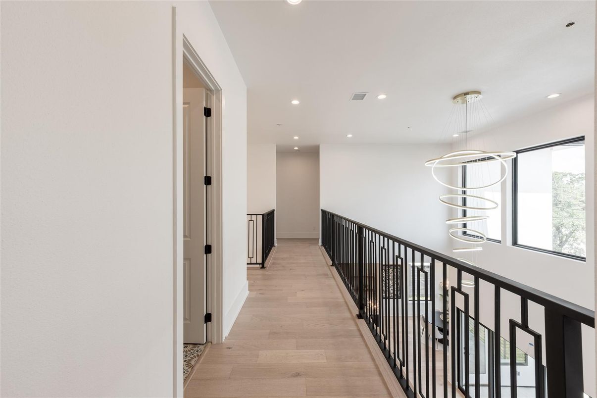 Interior, Pendant Lights, Recessed Lighting, Wood Texture Flooring