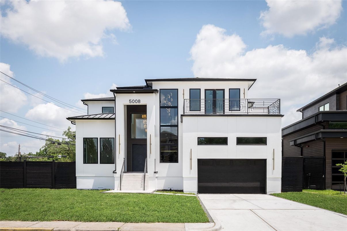 Attached, Exterior, Facade, Modern