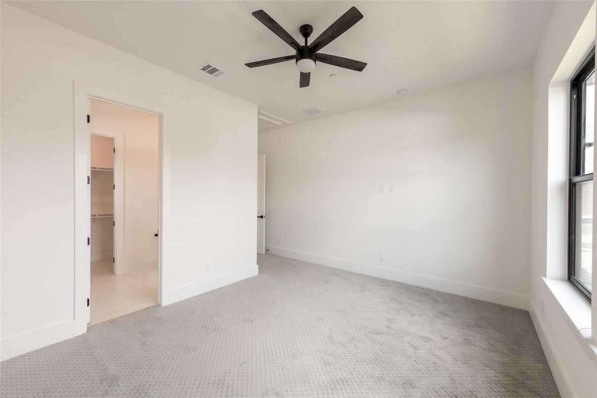 Empty room, Interior