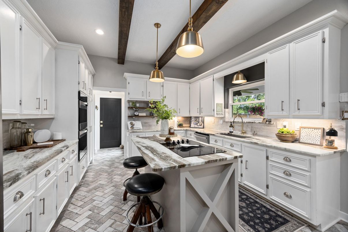 Interior, Kitchen, Pendant Lights, Recessed Lighting, Wooden Beams