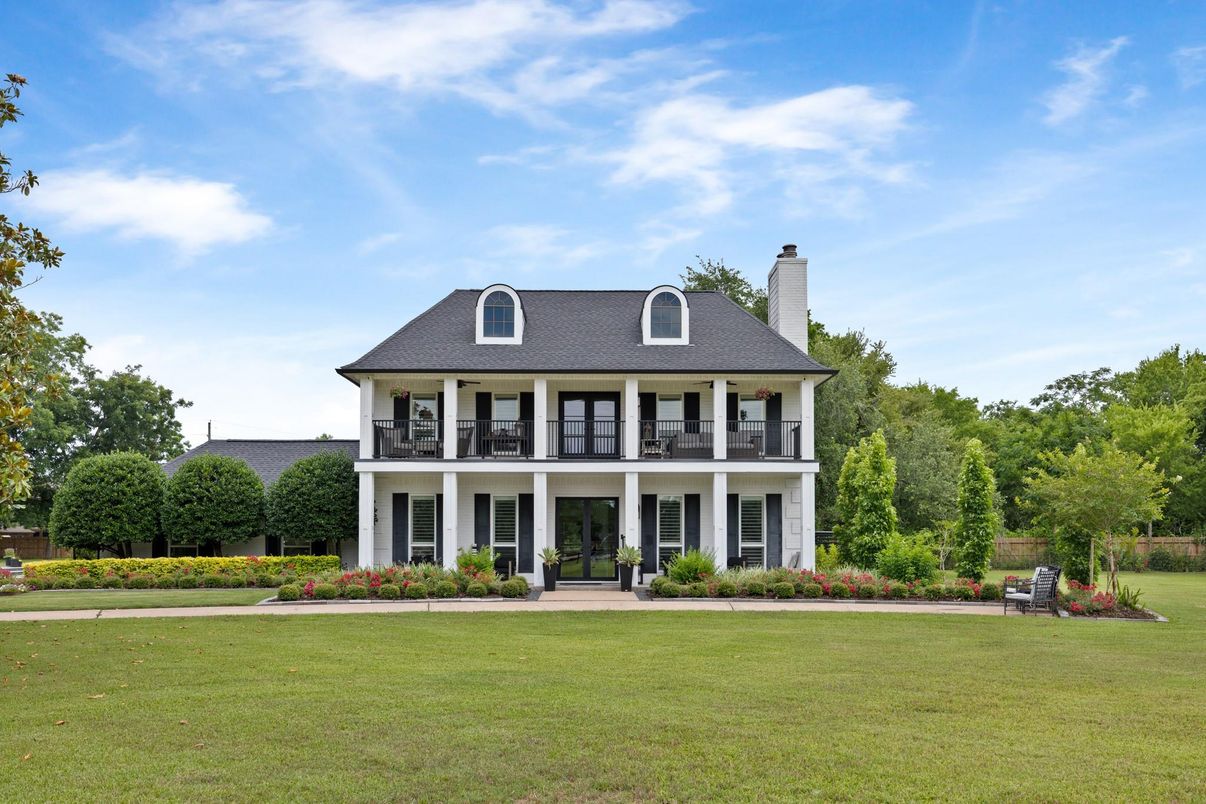 Exterior, Facade, Georgian