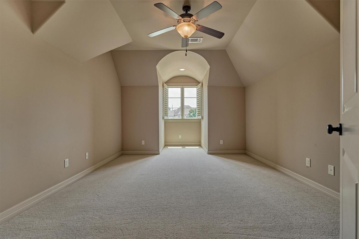 Empty room, Interior