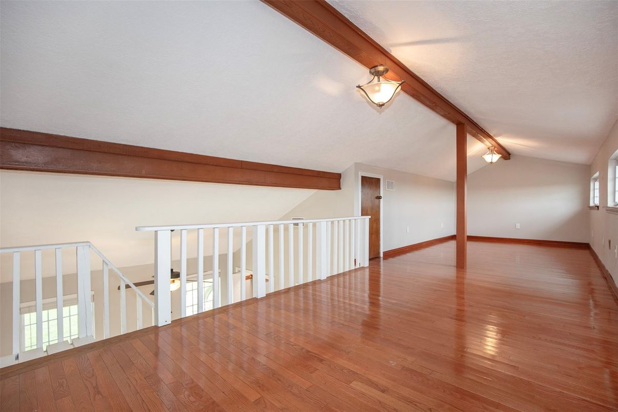 Empty room, Interior, Wooden Beams, Wood Texture Flooring