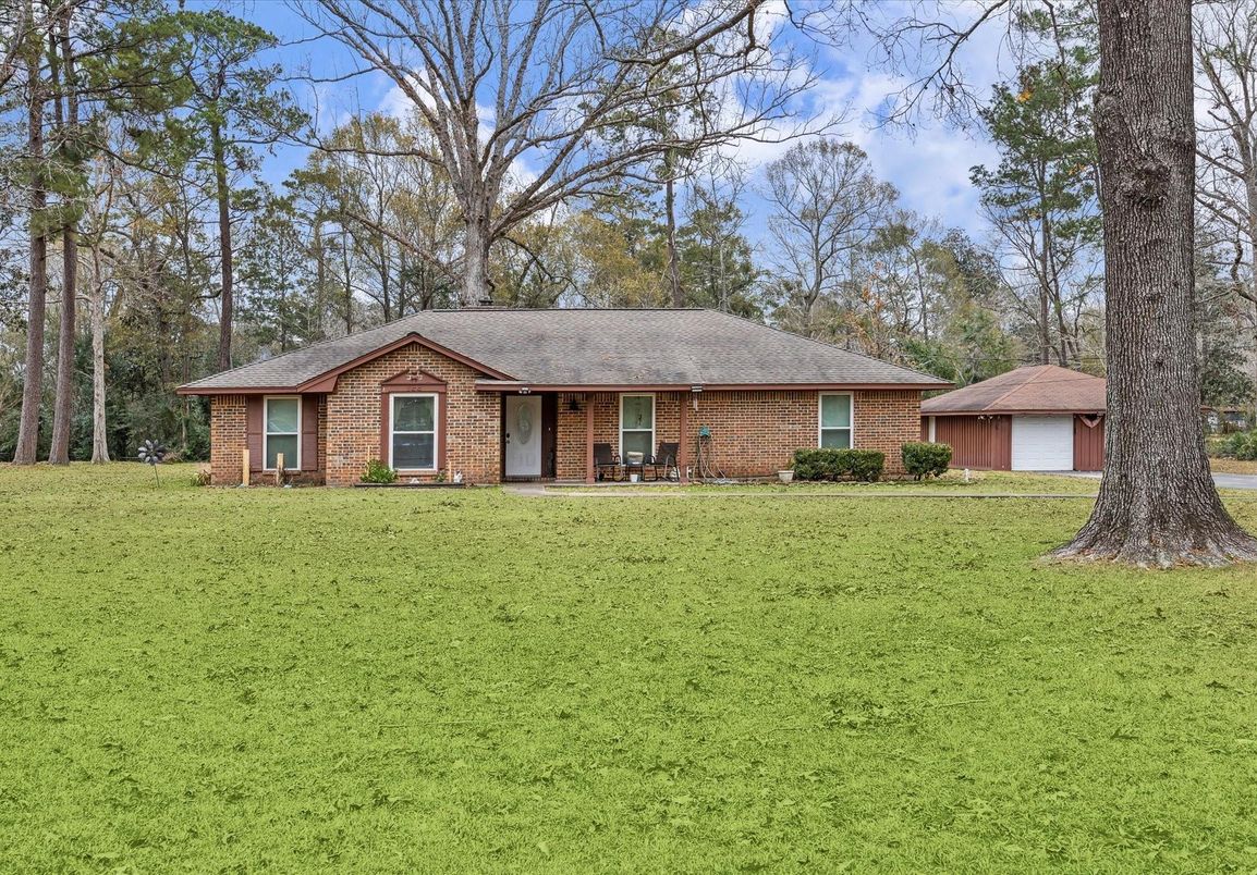 Attached, Backyard, Exterior, Facade, Brick Facade, Ranch