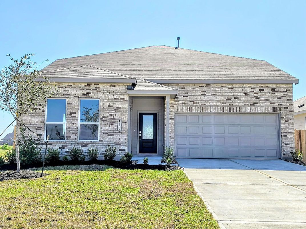 Attached, Exterior, Facade, Brick Traditional