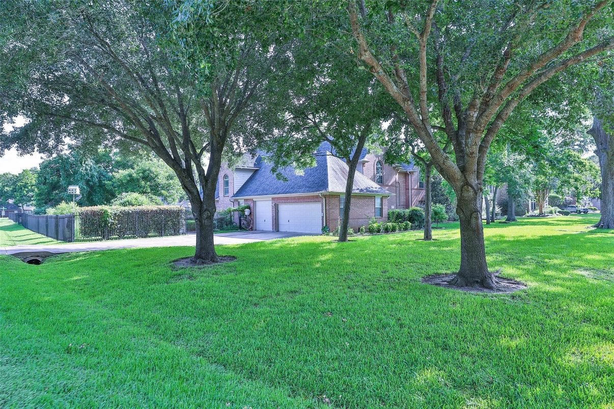 Backyard, Detached Garage, Exterior