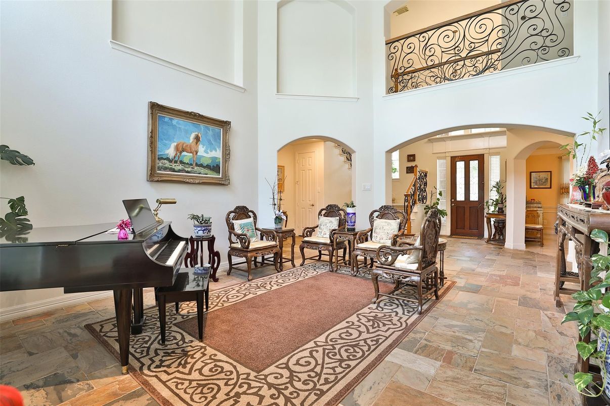 Interior, Piano