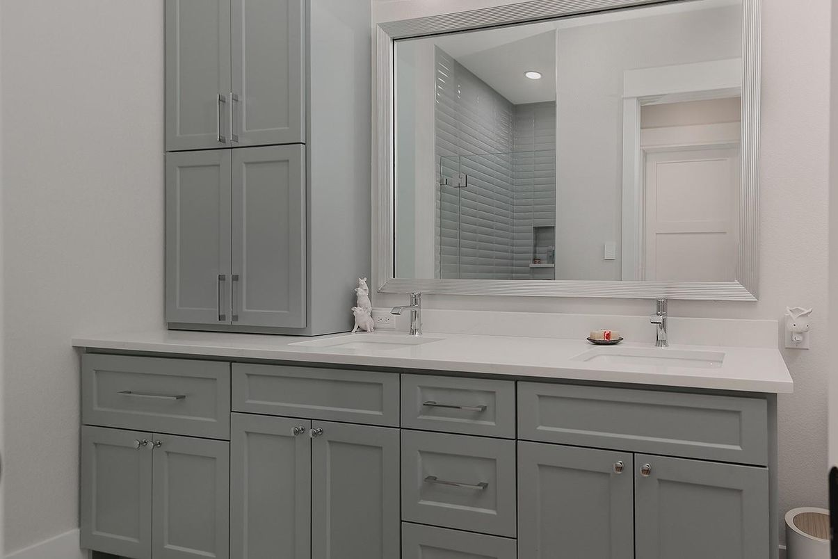 Bathroom, Dual Sink Vanities, Interior, Recessed Lighting