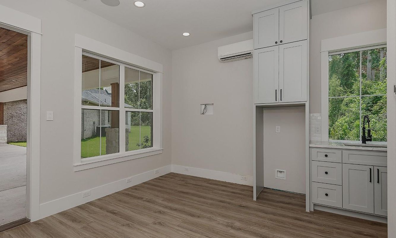 Empty room, Interior, Recessed Lighting, Wood Texture Flooring