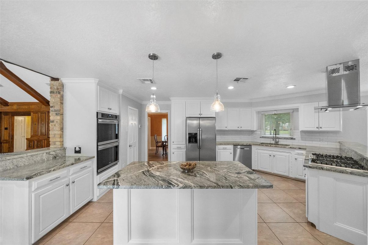 Interior, Kitchen, Pendant Lights, Recessed Lighting, Stainless Steel Appliances