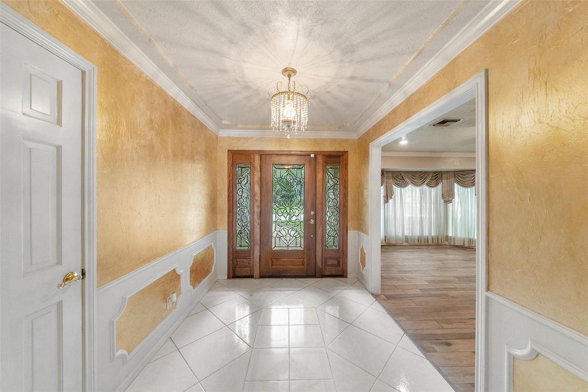 Chandelier, Interior, Recessed Lighting, Wood Texture Flooring