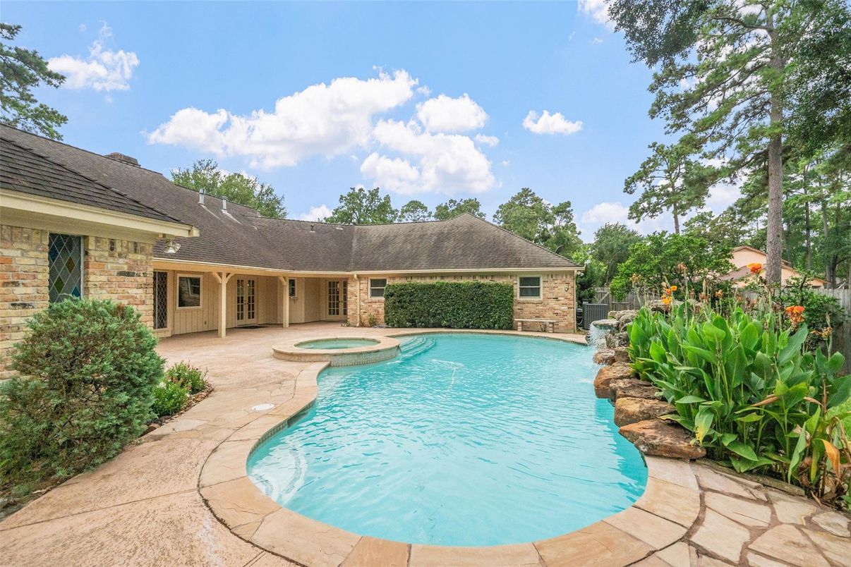 Exterior, Pool