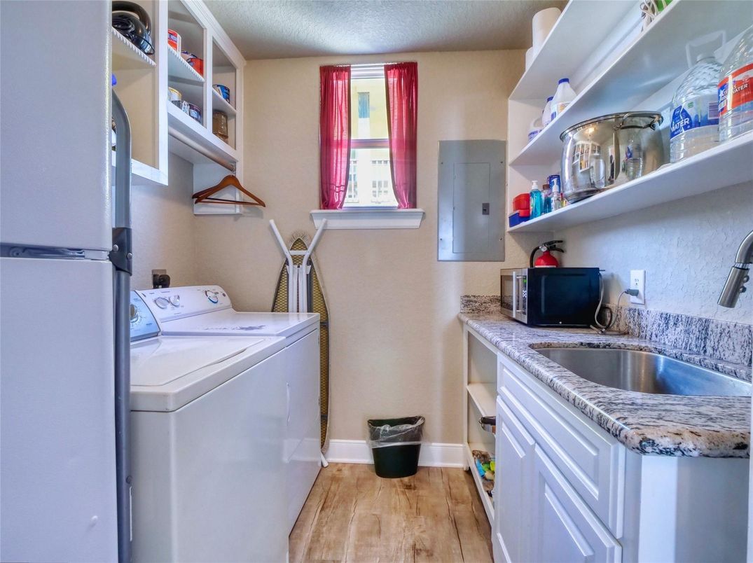 Interior, Washer, Wood Texture Flooring