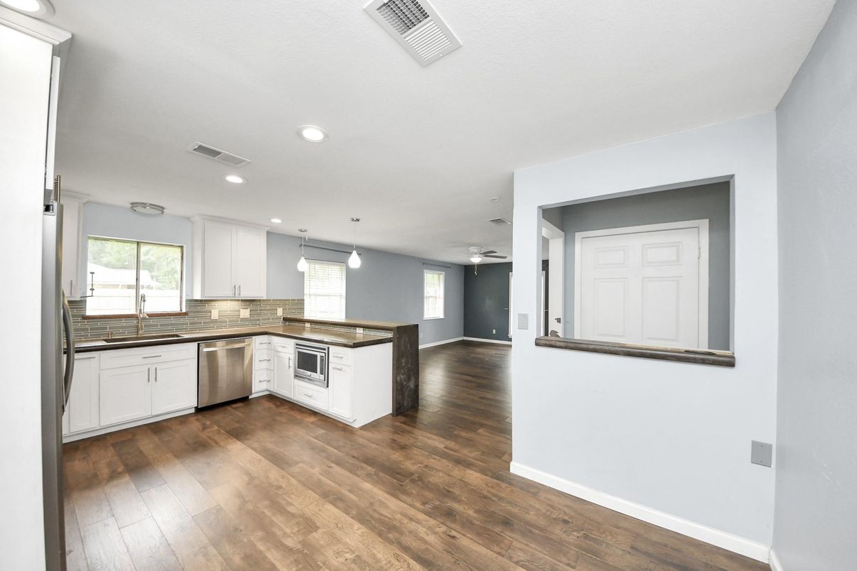 Interior, Kitchen, Pendant Lights, Recessed Lighting, Wood Texture Flooring