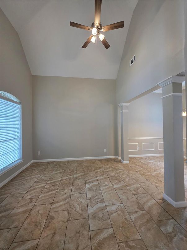 Empty room, Interior