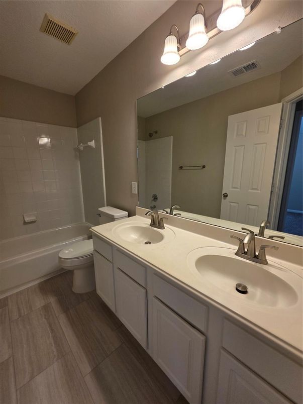 Bathroom, Dual Sink Vanities, Interior