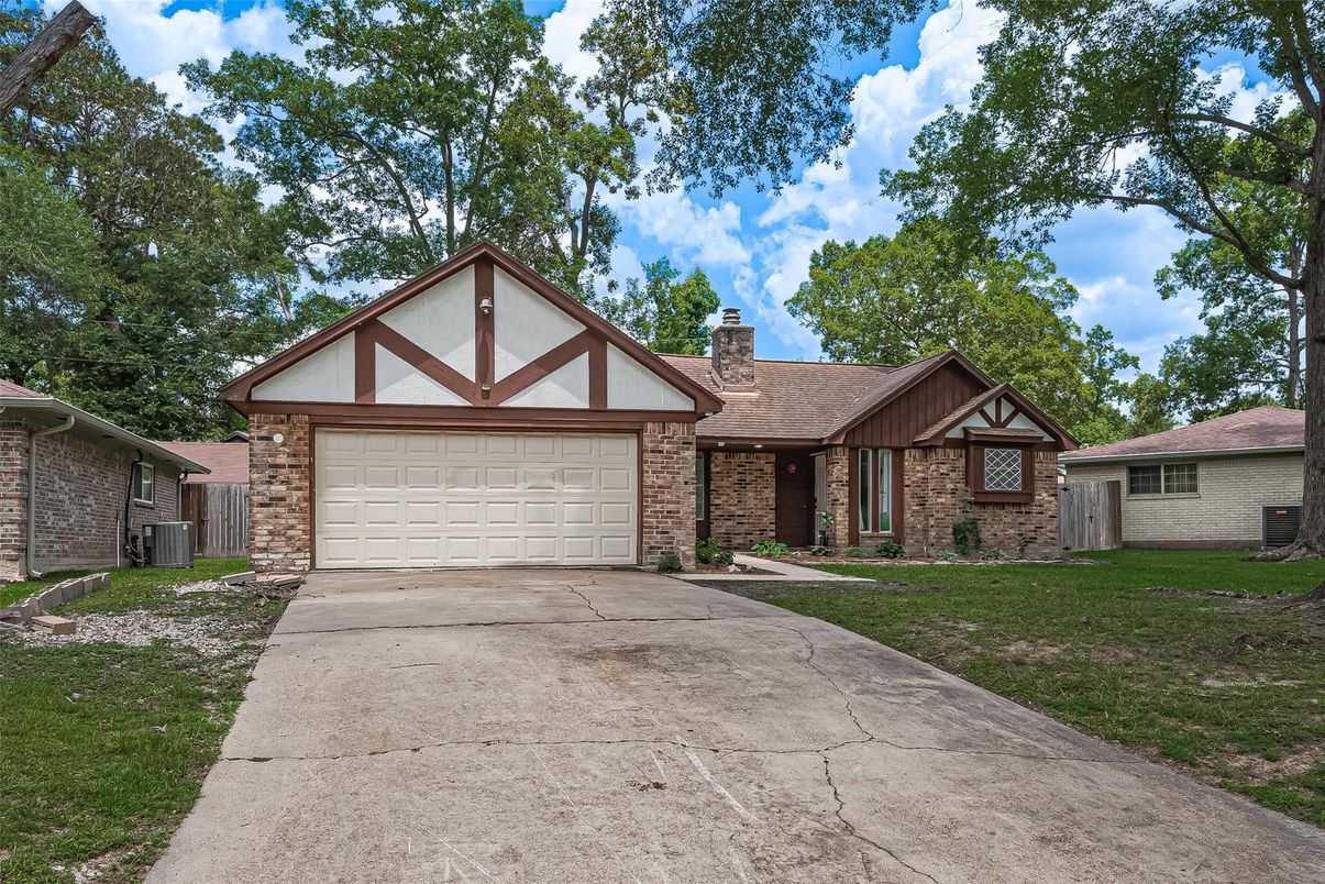 Attached, Exterior, Facade, Brick Facade, Tudor Revival