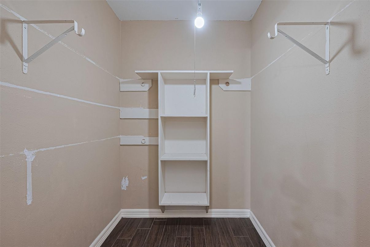 Interior, Walk-in Closets, Wood Texture Flooring