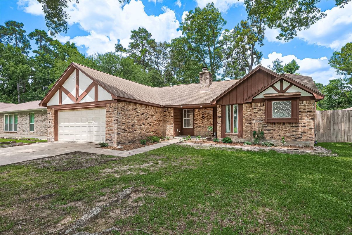 Attached, Exterior, Facade, Brick Facade, Tudor Revival