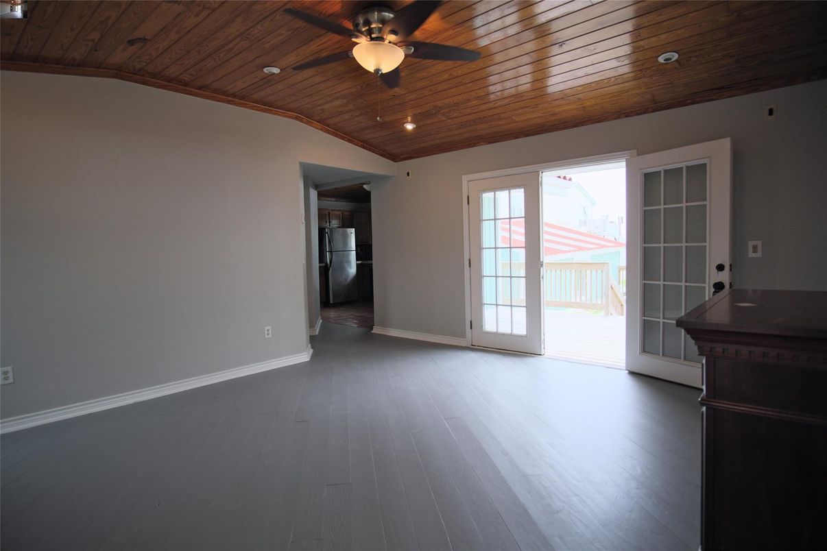 Empty room, Interior, Recessed Lighting, Wooden Ceilings, Wood Texture Flooring