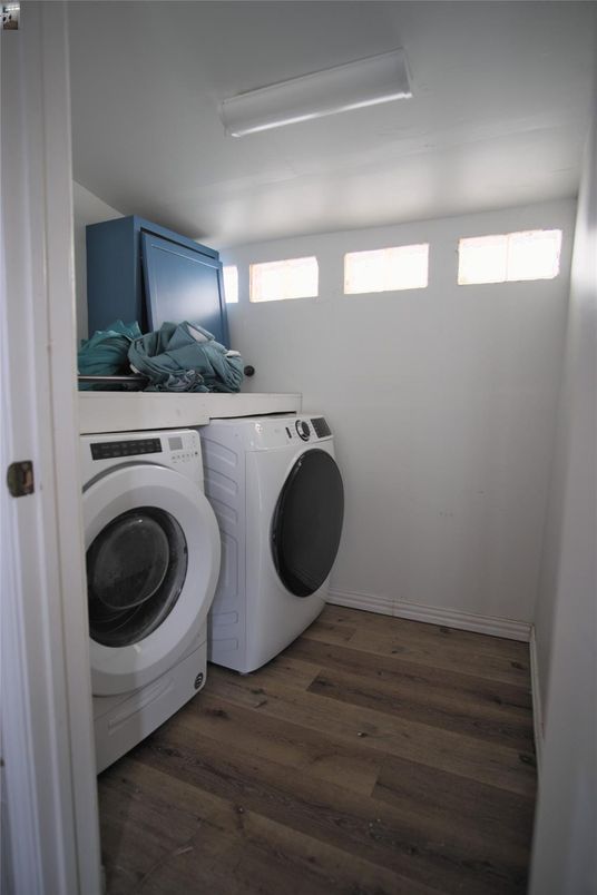 Interior, Washer, Wood Texture Flooring