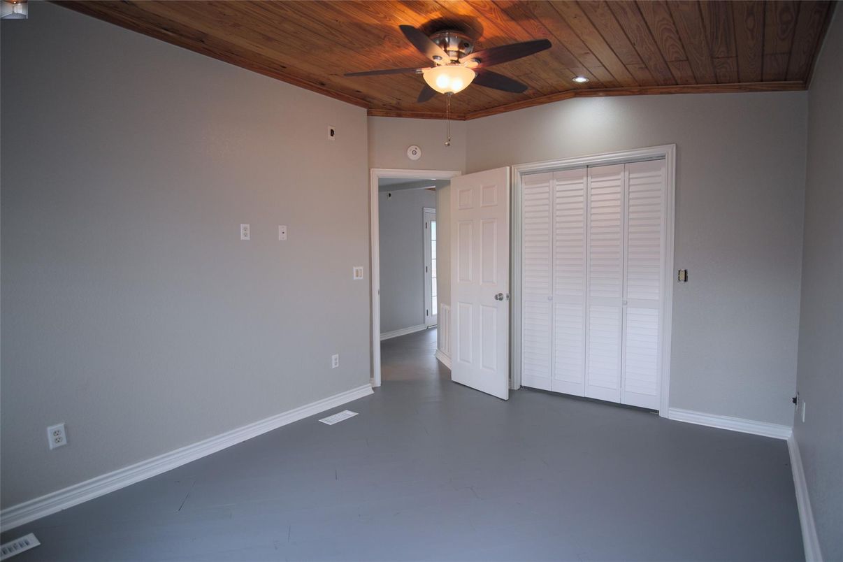 Empty room, Interior, Recessed Lighting, Wooden Ceilings