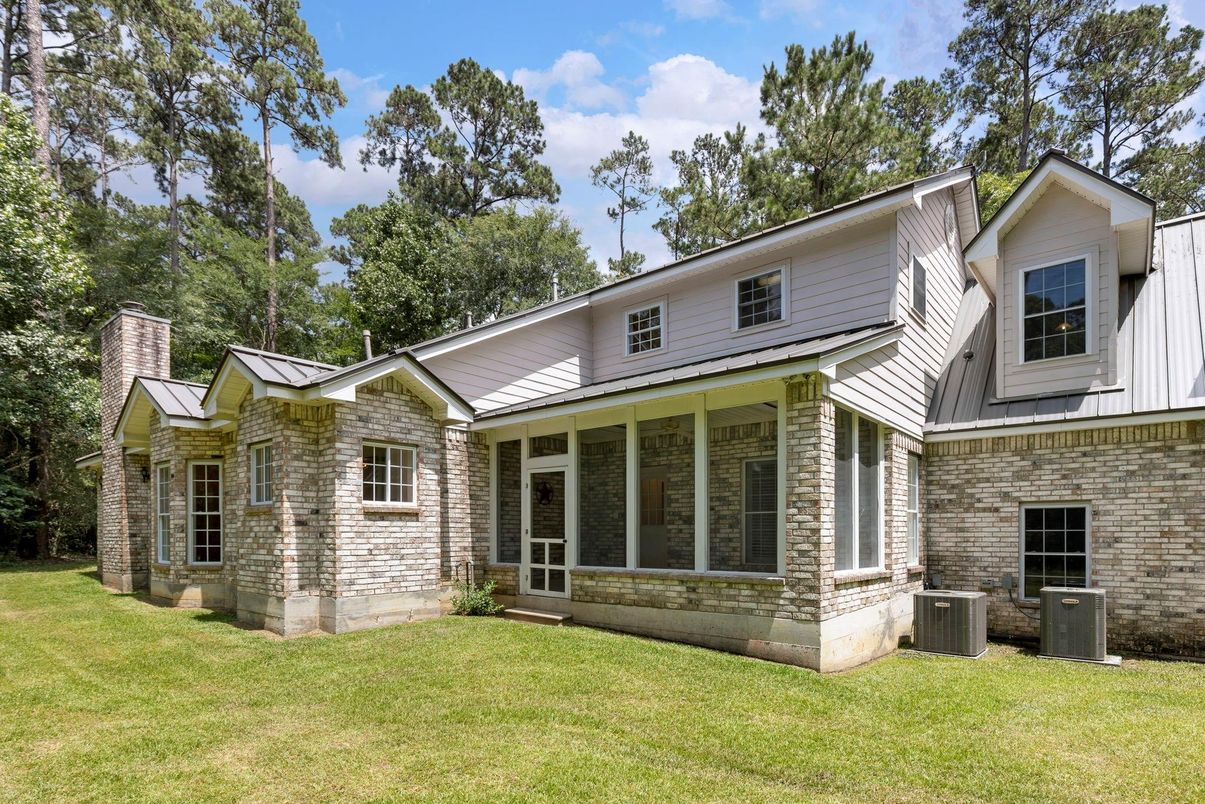 Exterior, Facade, Brick Facade, Farmhouse