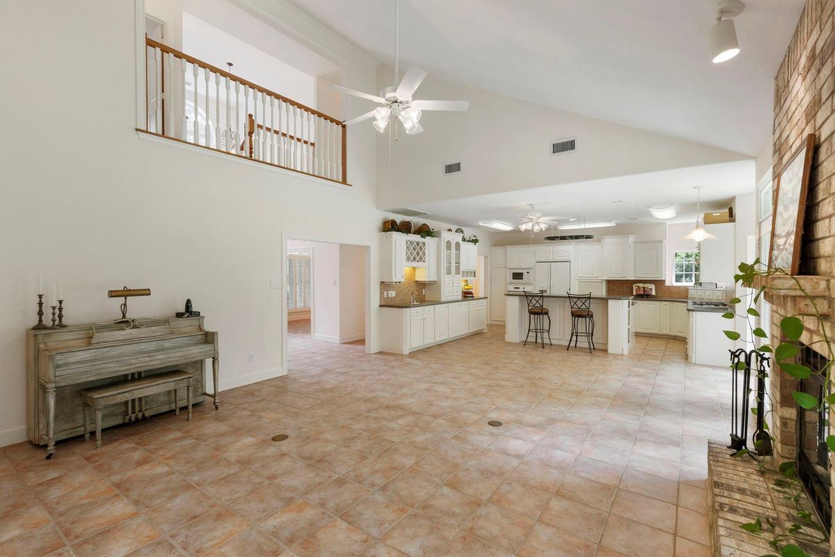 Interior, Kitchen, Pendant Lights, Piano, Recessed Lighting
