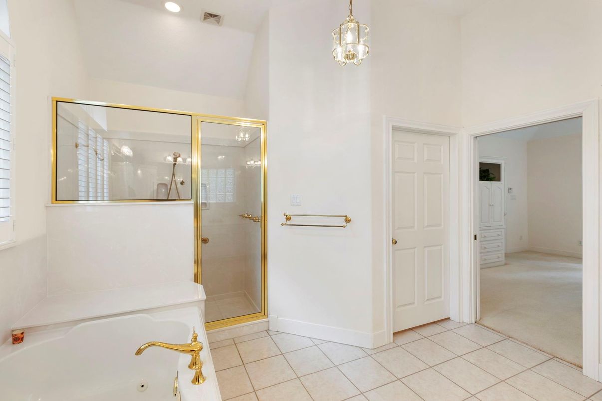 Bathroom, Glass Shower, Interior, Pendant Lights, Recessed Lighting