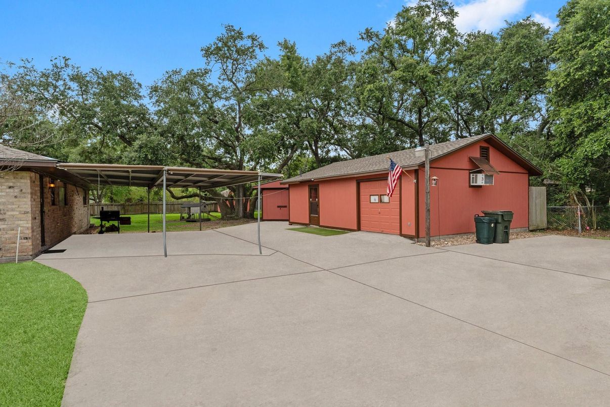 Detached Garage, Exterior