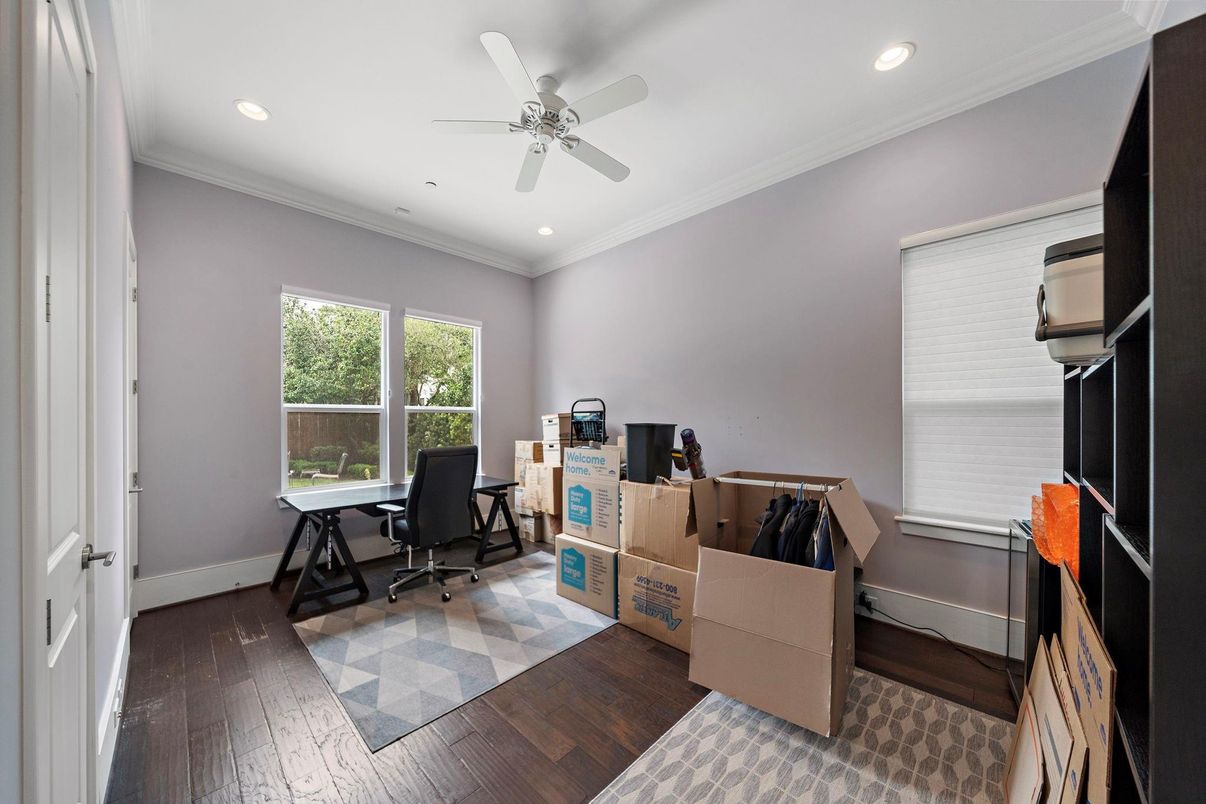 Home Office, Interior, Recessed Lighting, Wood Texture Flooring
