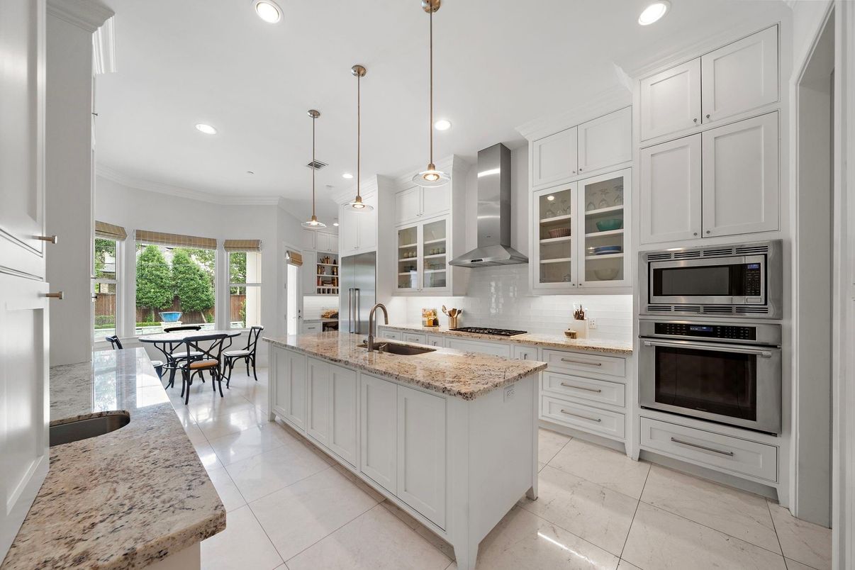 Dining room, Interior, Kitchen, Pendant Lights, Recessed Lighting, Stainless Steel Appliances