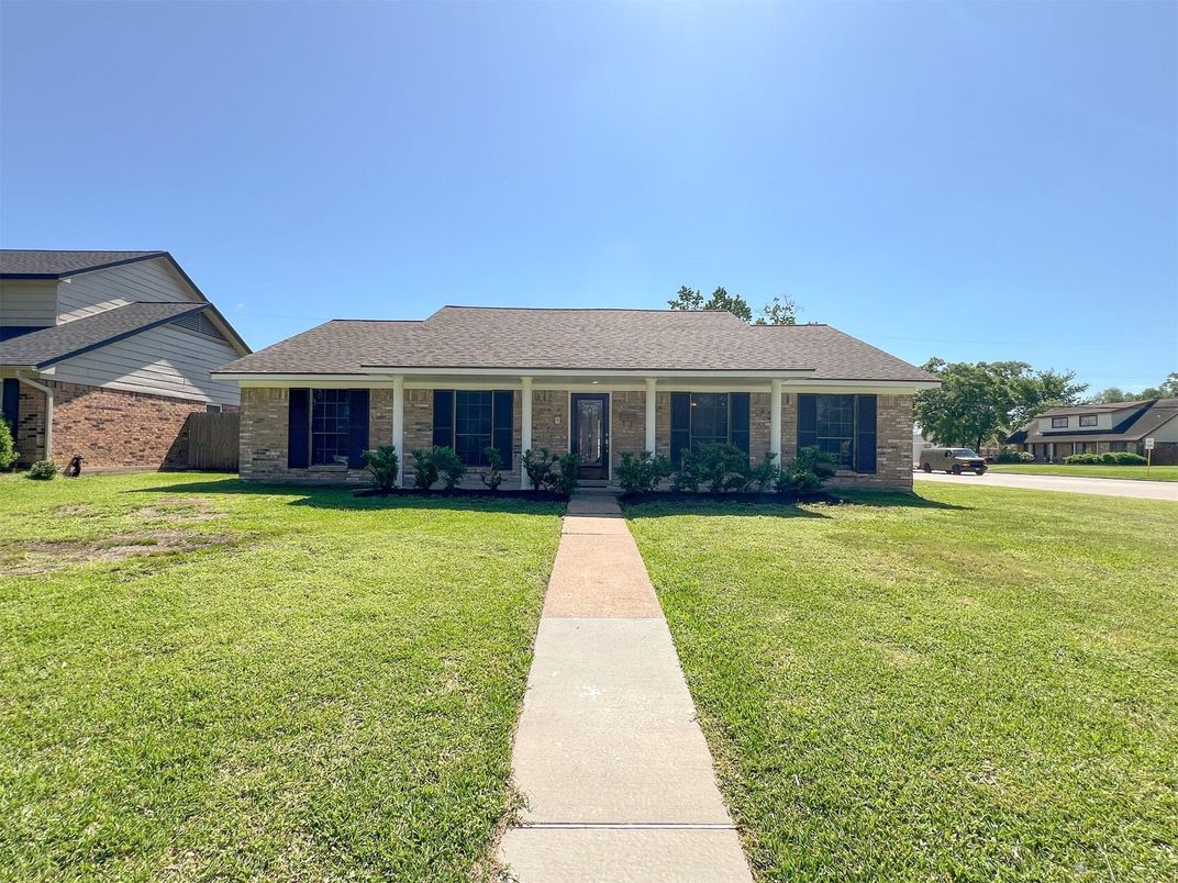Backyard, Exterior, Facade, Ranch