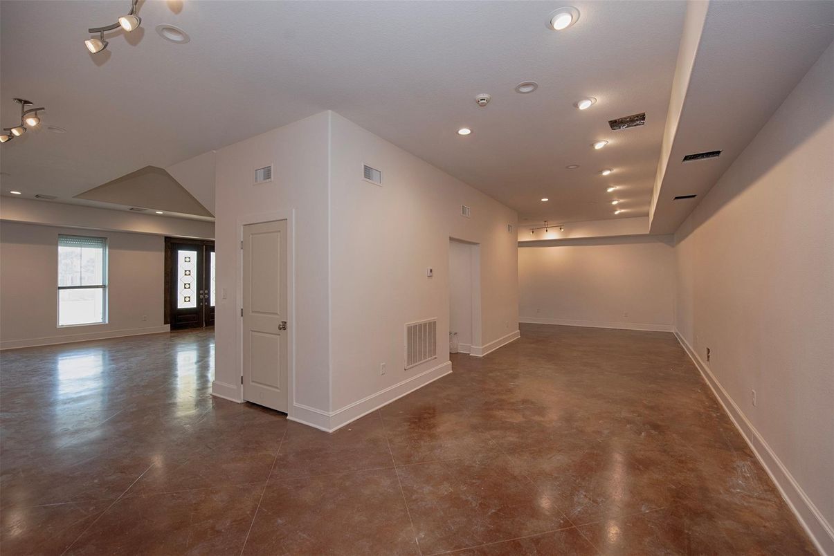 Empty room, Interior, Recessed Lighting