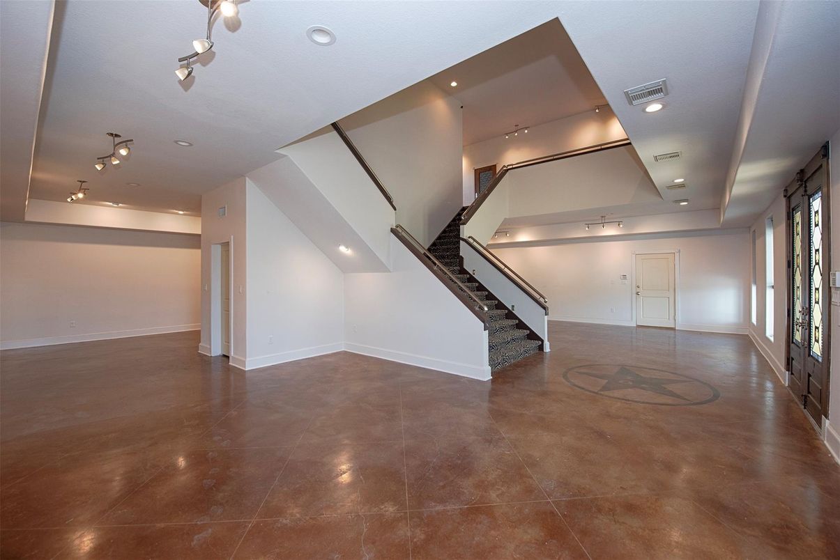 Empty room, Interior, Recessed Lighting