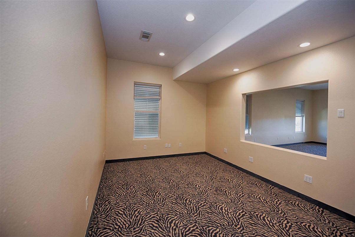 Empty room, Interior, Recessed Lighting