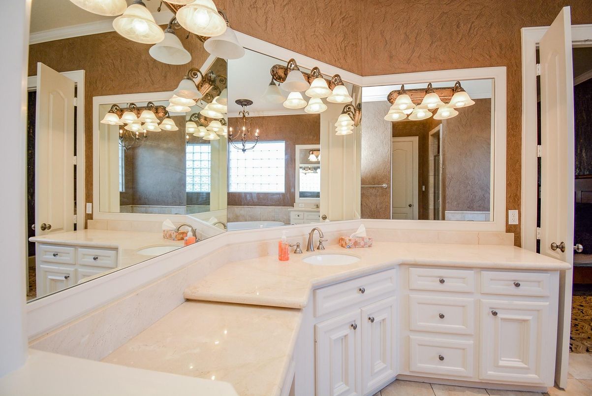 Bathroom, Dual Sink Vanities, Interior