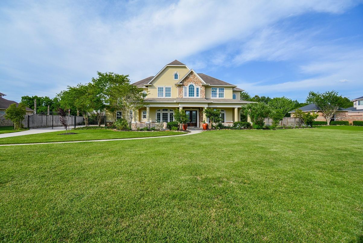 Backyard, Exterior, Facade, Farmhouse