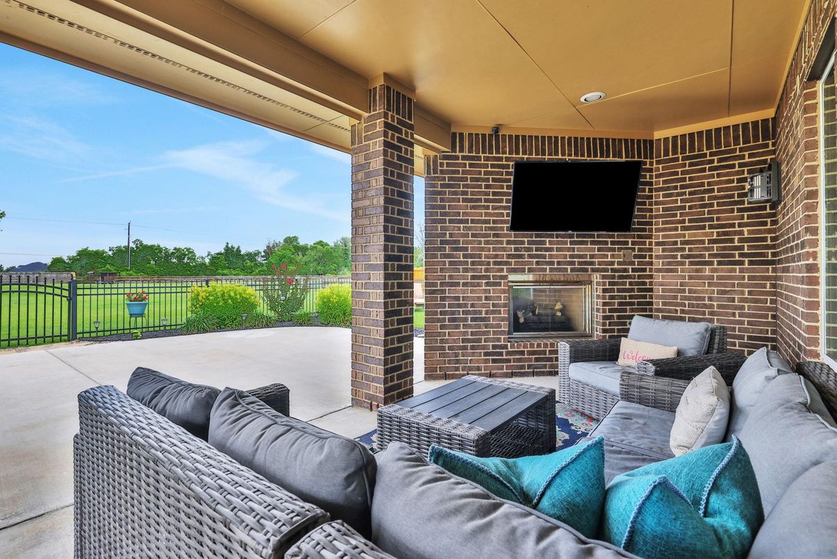 Exterior, Fireplace