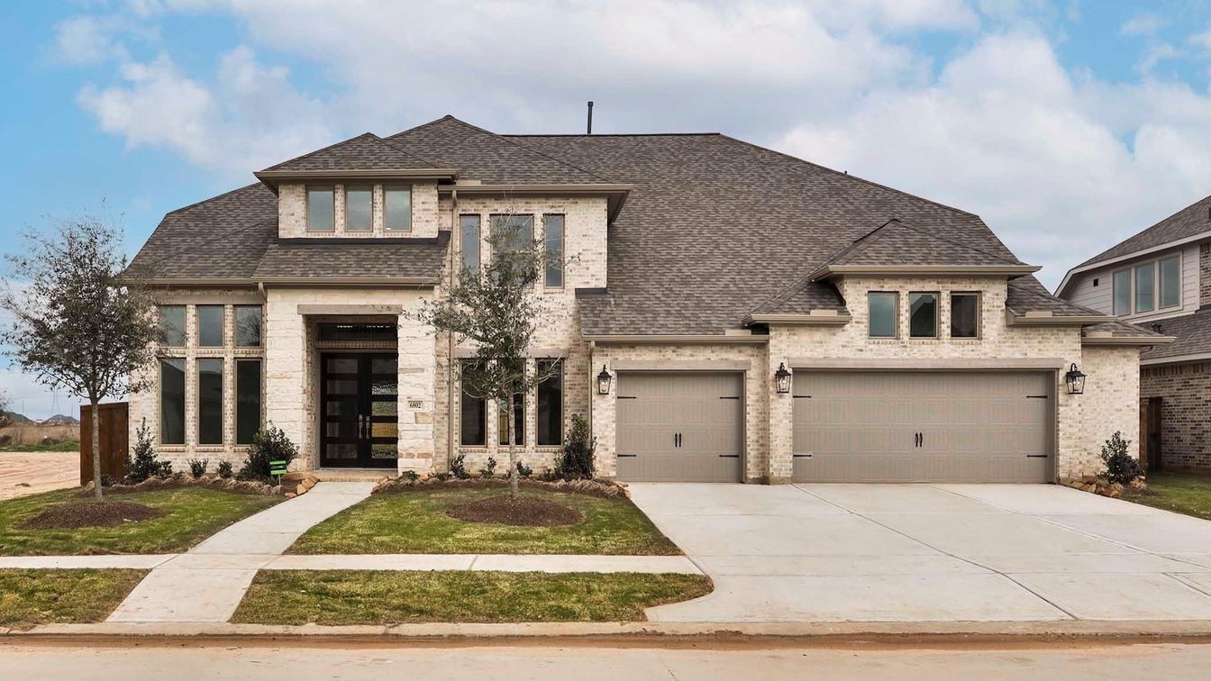 Attached, Exterior, Facade, French Provincial