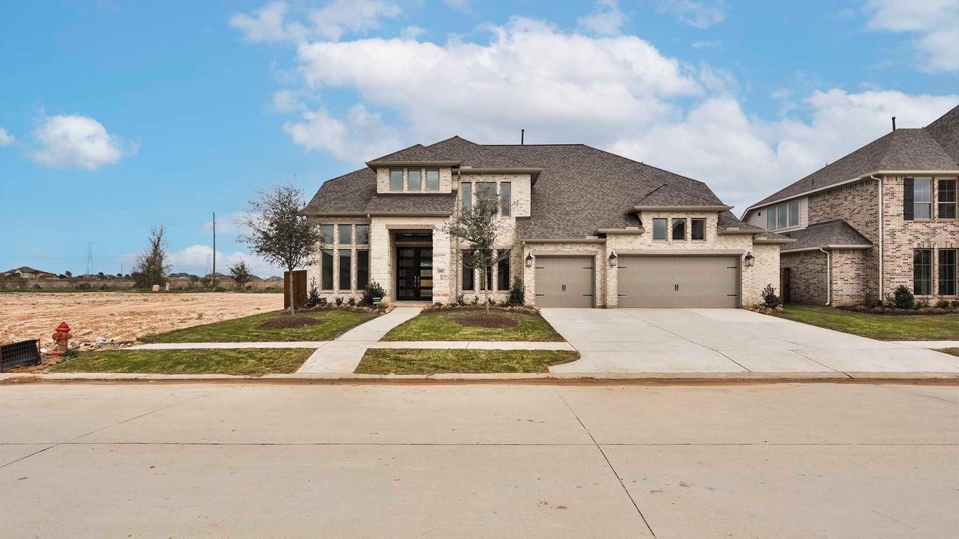 Attached, Exterior, Facade, French Provincial