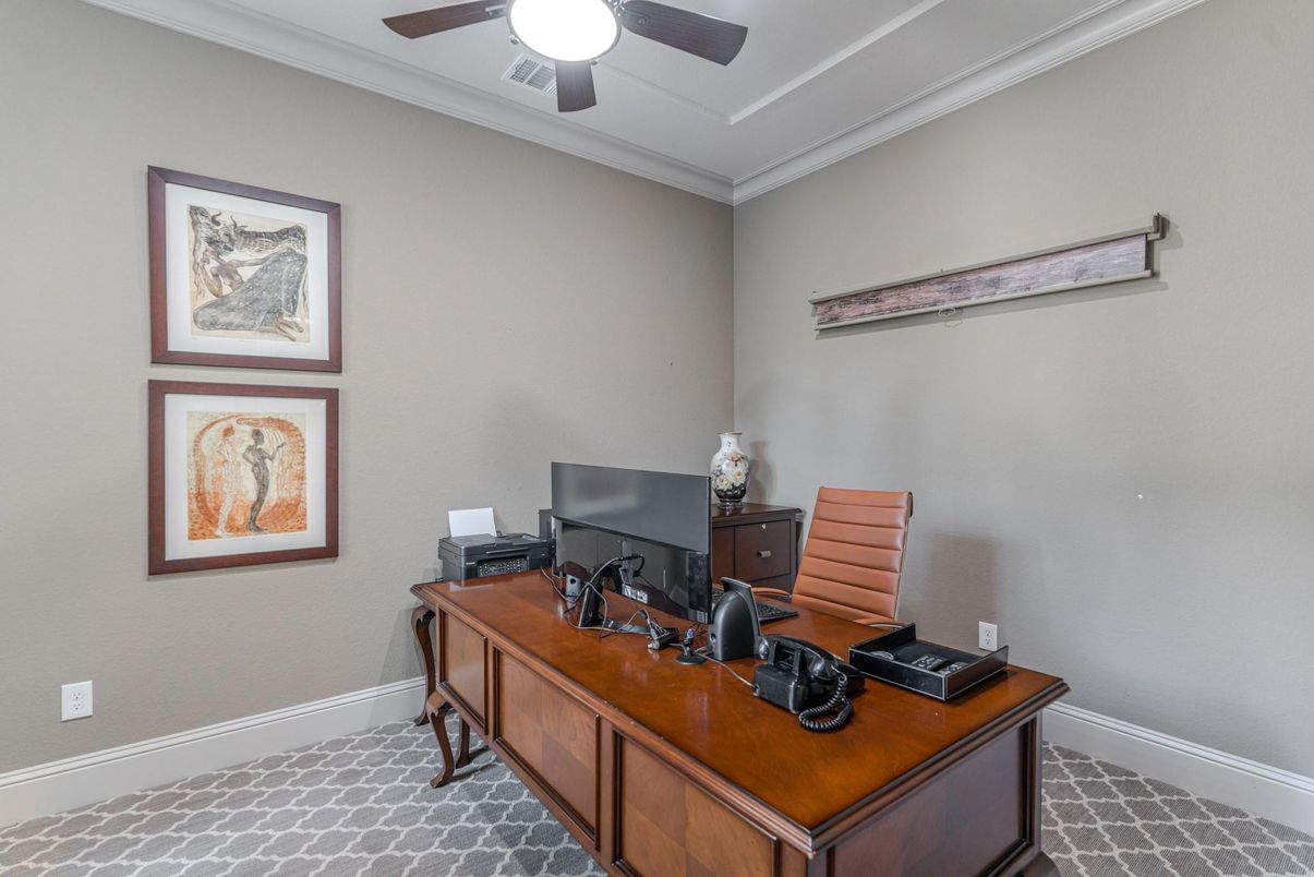 Home Office, Interior