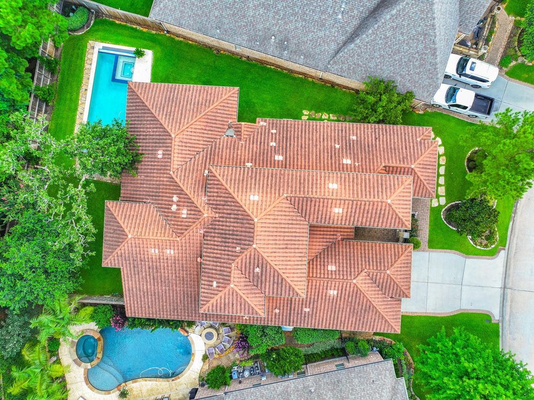 Exterior, Drone