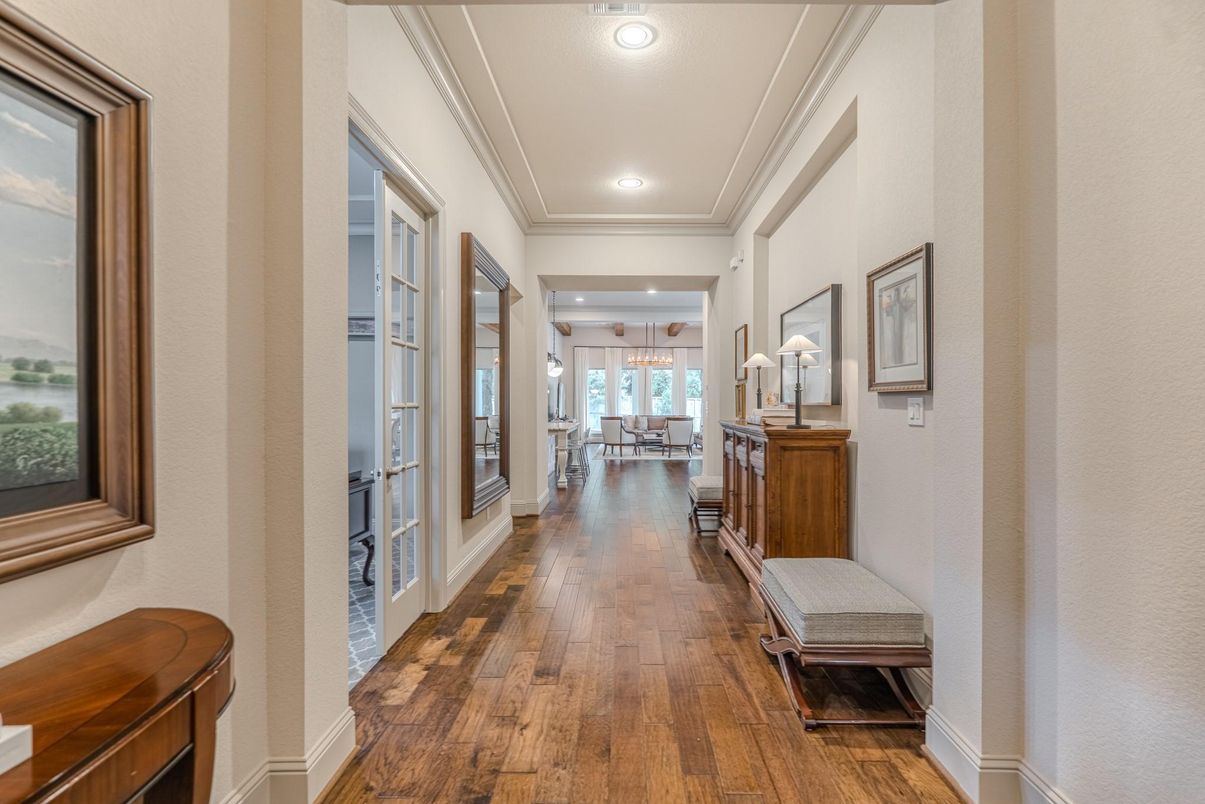 Interior, Recessed Lighting, Wood Texture Flooring