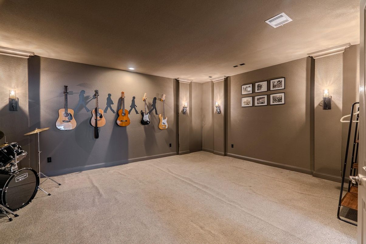 Empty room, Interior, Recessed Lighting