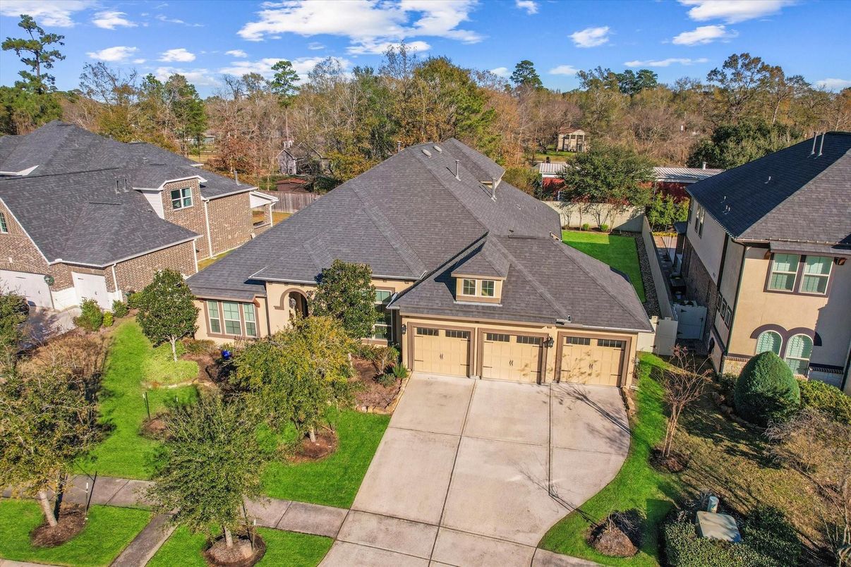 Exterior, Drone
