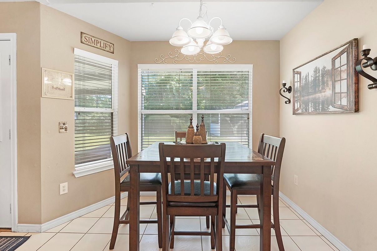 Chandelier, Dining room, Interior